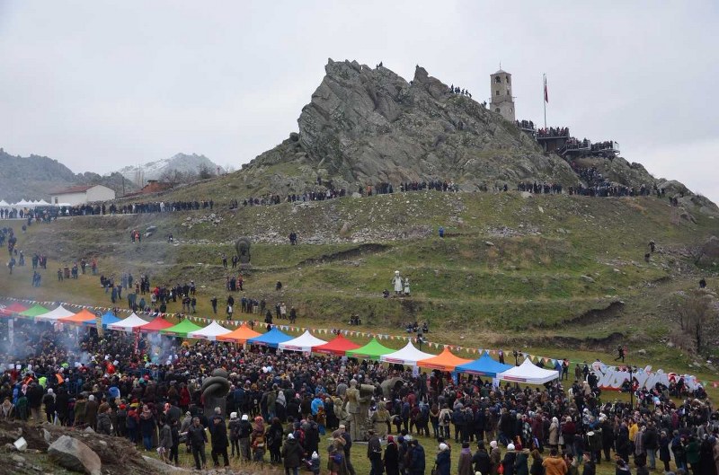 Eskişehir'in Sivrihisar ilçesinde gerçekleştirilen "Dövme Sucuk Festivali" büyük ilgi gördü.