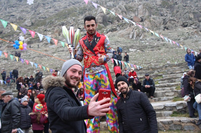 Eskişehir'in Sivrihisar ilçesinde gerçekleştirilen "Dövme Sucuk Festivali" büyük ilgi gördü.