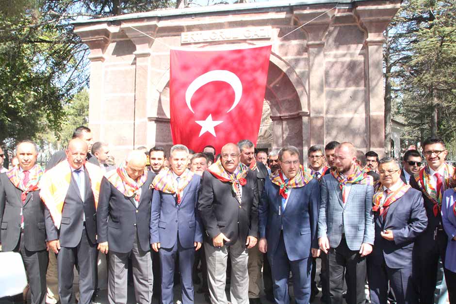 Bilecik’in Söğüt ilçesinde bu yıl 735’incisi gerçekleşen Ertuğrul Gazi'yi Anma ve Yörük Şenlikleri töreninde konuşan Başbakan Yardımcısı Tuğrul Türkeş, "Bugün anmakta olduğumuz Ertuğrul Gazi’nin ebedi istirahatgahı olan bu ovada yükselen bu millet 600 yıl sonra düştü denirken bu sefer Ankara’dan tekrar yükselmiştir" dedi.