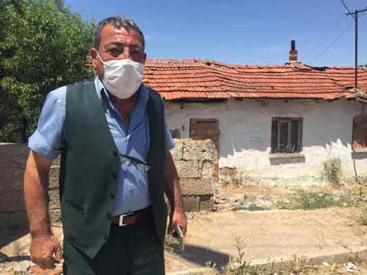 Eskişehir’de yeni doğan bebekleri için geleneksel Afgan pilavı hazırlayan ailenin yakınlarında Korona virüs (Covid-19) tespit edilmesinin ardından; 15 pozitif vaka sayısı 20’ye, karantina altındaki ev sayısı da 10’dan 15’e çıktı.