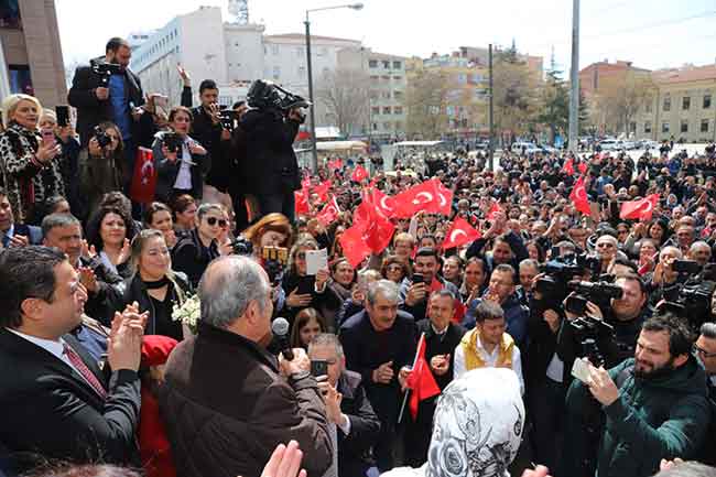 Elbette şüphesiz bu projelere sahip çıkan, bizleri destekleyen hemşerilerimizin de hakkı ödenmez