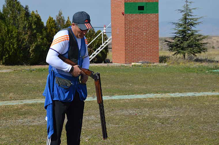 Atıcılıkta Eskişehirli sporcular yetenekleriyle göz dolduruyor. Türkiye Atıcılık ve Avcılık Federasyonu öncülüğünde düzenlenen Cumhuriyet Kupası'na hazırlanan atıcılar, 28-30 Ekim tarihleri arası turnuva için Konya’ya gidecek. Kadın atıcılar ise, ‘Ağlayacaksanız başlamayın’ diyen erkeklere cevaplarını aldıkları derecelerle veriyor.