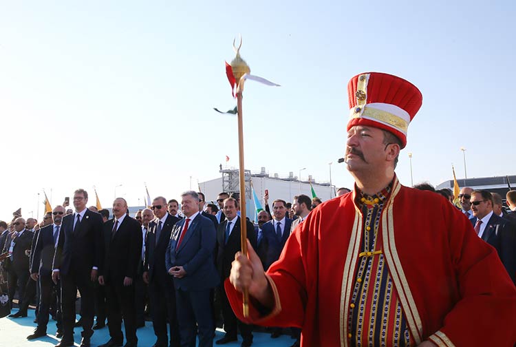 Cumhurbaşkanı Recep Tayip Erdoğan, “TANAP aynı zamanda çok taraflı işbirliğinin de nişanesidir. Enerjiyi çatışmanın değil, işbirliği zemini olarak gören anlayışımız TANAP sayesinde bir kez daha ete kemiğe bürünmüştür” dedi. 