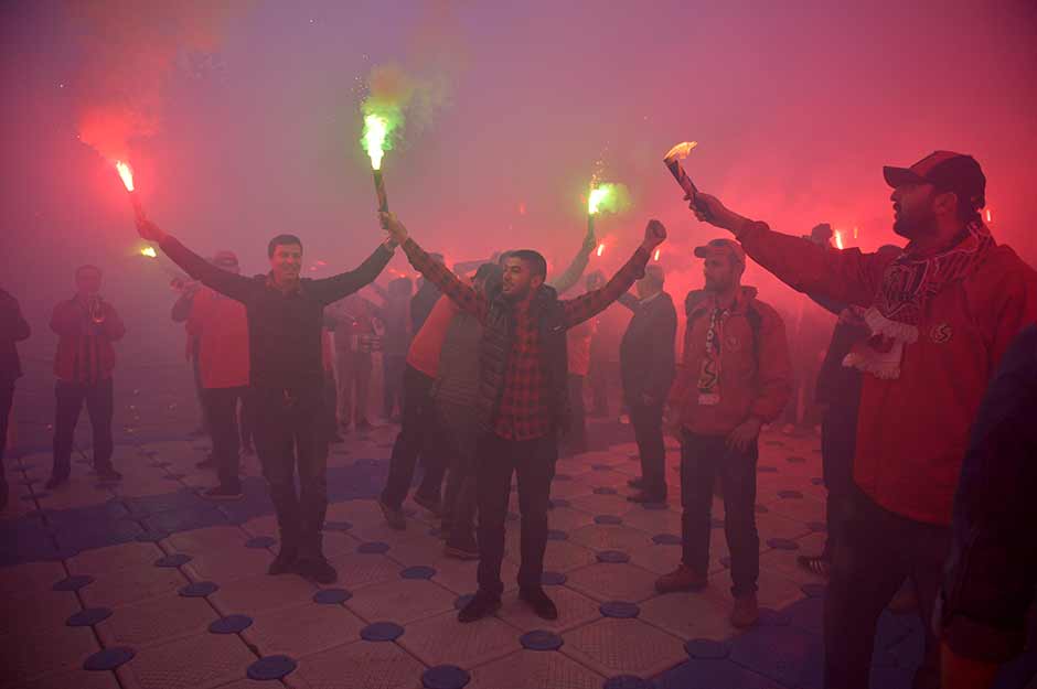 Eskişehirspor taraftarı, takımın kuruluşunun 51. yıl dönümünü buruk şekilde kutladı. 