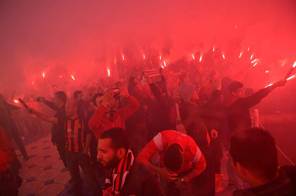 Eskişehirspor taraftarı, takımın kuruluşunun 51. yıl dönümünü buruk şekilde kutladı. 