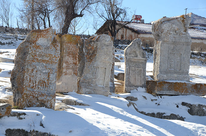 Eskişehir'in Han ilçesinde çıkarılan tarihi taşlar ile açık hava müzesi oluşturuluyor. 