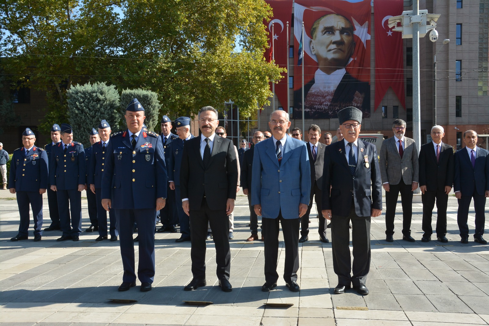 Türkiye Büyük Millet Meclisi tarafından 19 Eylül 1921'de Mustafa Kemal Atatürk'e “Gazi” unvanının verildiği gün olarak kutlanan Gaziler Günü’nün 102’nci yıl dönümü nedeniyle Vilayet Meydanı’nda tören düzenlendi. 