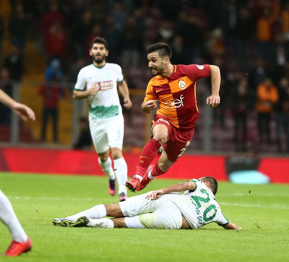 İşte o mesajlardan bazıları... “Bu adam için bi de doğum günü pastası alıp masrafa girmeyin sakın!” “O kara gün, bugün müymüş?” “Bu aralar yeteneksiz futbolcu doğma günleri herhalde”