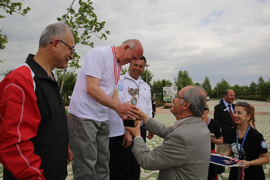 19 Mayıs Atatürk’ü Anma Gençlik ve Spor Bayramı etkinlikleri kapsamında Büyükşehir Belediyesi ve Büyükşehir Gençlik ve Spor Kulübü tarafından düzenlenen "Açık Alan Masa Tenisi Turnuvası" sona erdi.