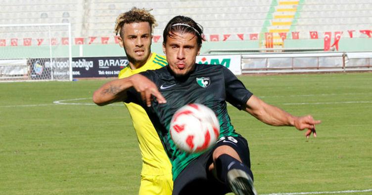 Bir dönem Şanlıurfaspor forması giyen Adanasporlu futbolcu Abdulaziz Solmaz, Futbol Federasyonu'na (TFF) şikayette bulunduğu için başkan Emin Yetim ve yakınındaki kişilerce darp edilen Mertcan Çam'a destek vererek, "Mertcan kardeşime yapılan saldırıdan dolayı tepki olarak yarından itibaren TFF'ye dilekçe vermeye karar verdim. Kardeşim yalnız değilsin" dedi.