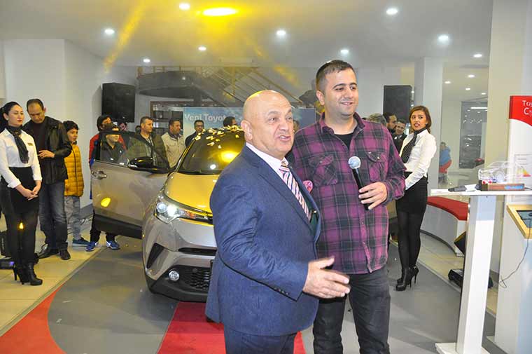 Türkiye’de üretilen Crossover Segmenti’nin aracı Toyota C-HR, bazı Avrupa ülkeleriyle eş zamanlı olarak Türkiye’de de ilk kez Toyota Plazalarda beğenilere sunuldu.