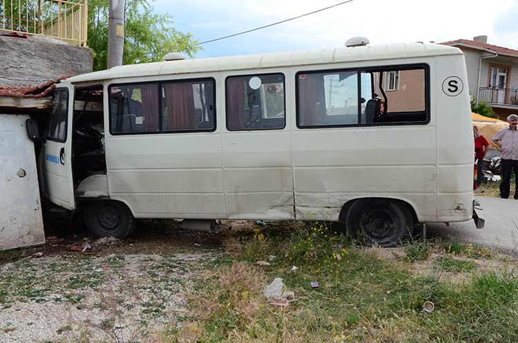 Eskişehir’de meydana gelen trafik kazasında 8 kişi yaralandı. 