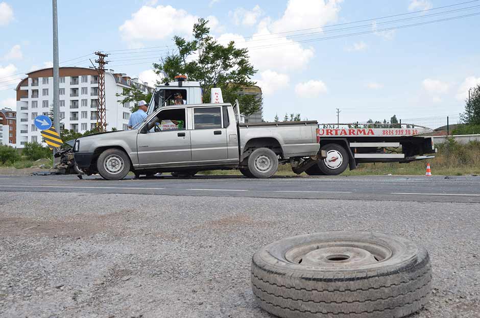 TRAFİK KAZASINDA 4 KİŞİ YARALANDI