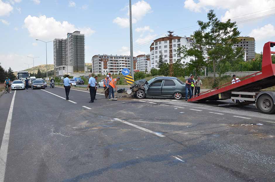 TRAFİK KAZASINDA 4 KİŞİ YARALANDI