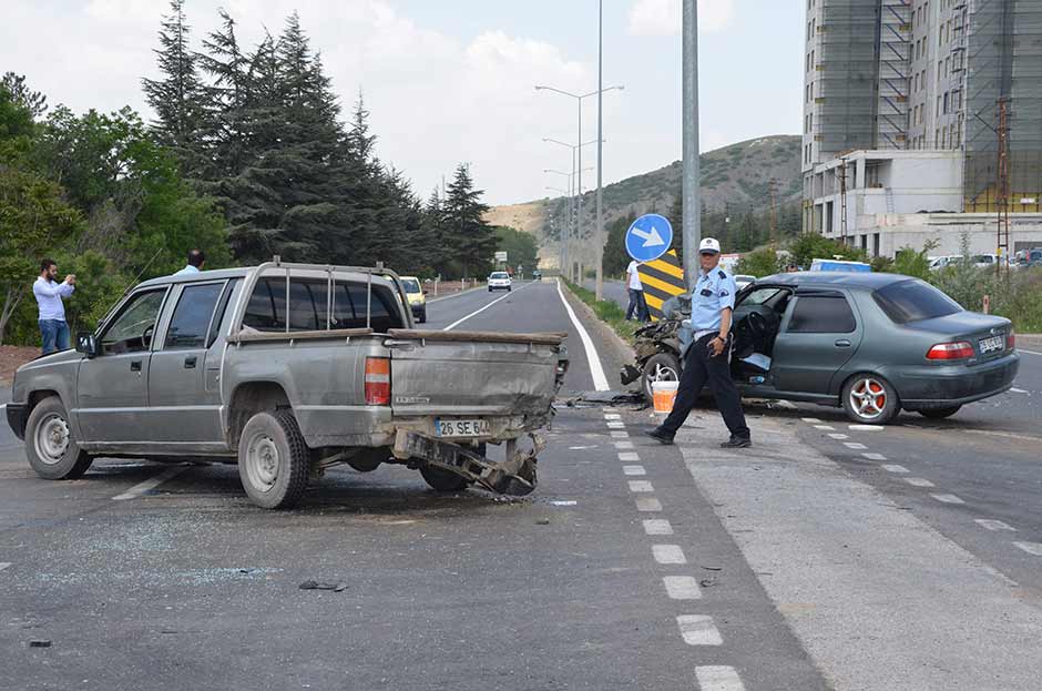 TRAFİK KAZASINDA 4 KİŞİ YARALANDI