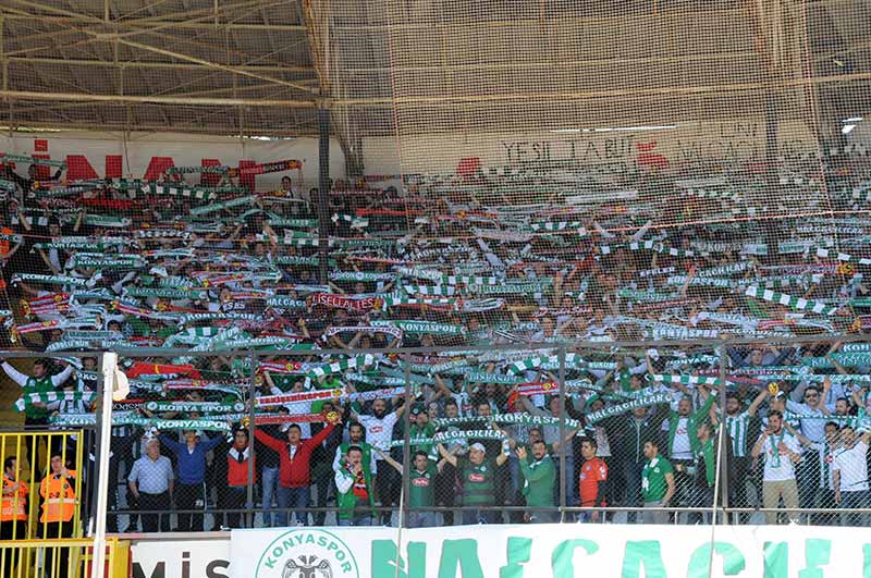 Spor Toto Süper Lig’in 29. haftasında oynanan Eskişehirspor - Konyaspor mücadelesinde, her iki takımın taraftarı tribünde fair-play ruhuna uygun güzel görüntüler oluşturdular. 