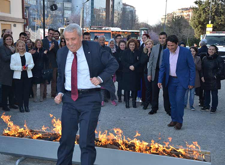  Eskişehir Anadolu Üniversitesi Türk Dünyası Uygulama ve Araştırma Merkezi düzenlenen törenle açıldı. 