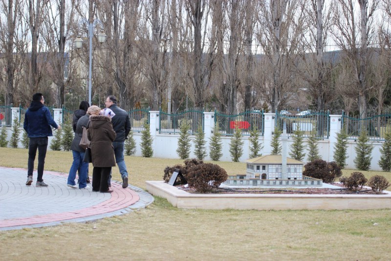 Eskişehir’de bulunan Türk Dünyası Şaheserleri Parkı’na soğuk havalara rağmen yoğun ilgi gösteriliyor. 