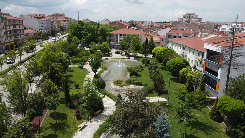 Tepebaşı Belediyesi Park ve Bahçeler Müdürlüğü yetkilileri de kent genelinde park yapım, onarım ve yenileme çalışmalarının aksatılmadan sürdürüleceğini ifade etti.