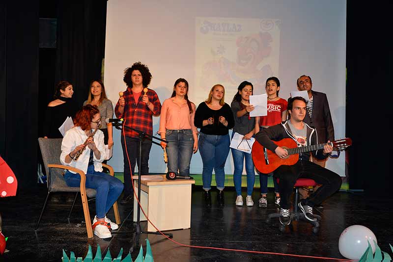 Osmangazi Üniversitesi (OGÜ) Tıp Fakültesi Hastanesi Onkoloji ve Pediatri Bölümlerinde ayakta tedavi gören yaklaşık 20 çocuk ile okul öncesinde eğitim alan yaklaşık 60 çocuk olmak üzere, toplamda 80 çocuk aileleriyle beraber Tepebaşı Belediyesi 29 Ekim Gençlik Merkezi’nde düzenlenen etkinlikte 23 Nisan coşkusunu yaşadı.