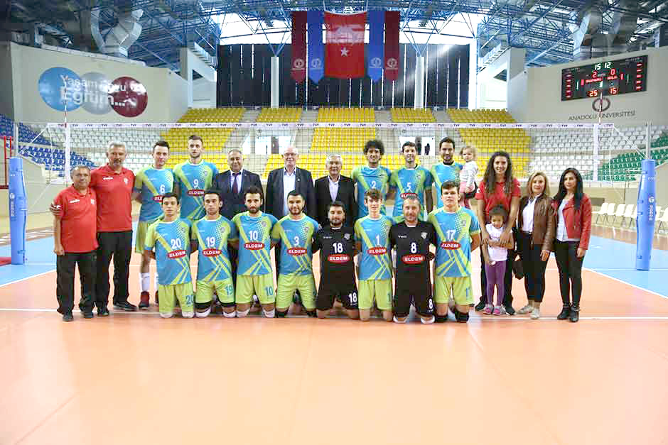 Erkekler Voleybol 2. liginde Eskişehir’i temsil eden Odunpazarı Gençlik ve Spor Kulübü Erkek Voleybol Takımı, sezona galibiyetle başladı. 