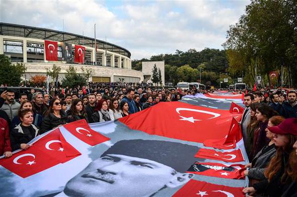 Ulu Önder Mustafa Kemal Atatürk, ölümünün 79’uncu yılında anılıyor. Yabancı ajanslar da dünyaya Türkiye'den çok sayıda fotoğraf geçti. (Hürriyet)