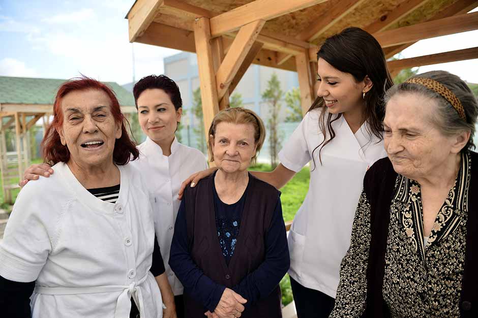 Tepebaşı ilçe Belediyesinin katkılarıyla oluşturulan "Yaşam Köyü ve Alzheimer Merkezi", 100 hastaya yatılı tedavi imkanı sağlıyor.