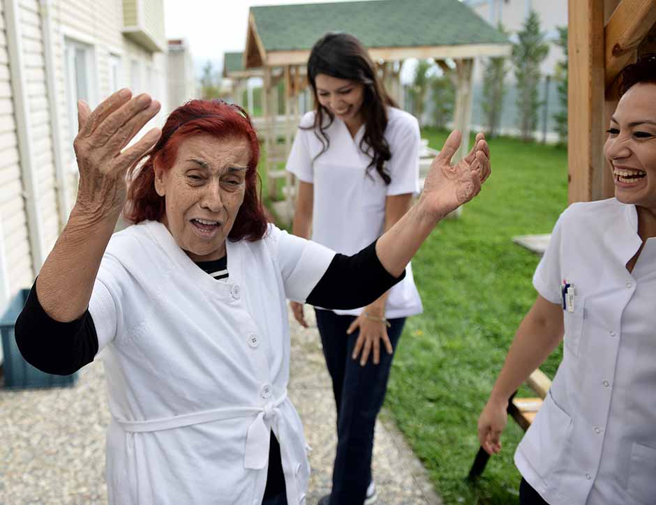 Tepebaşı ilçe Belediyesinin katkılarıyla oluşturulan "Yaşam Köyü ve Alzheimer Merkezi", 100 hastaya yatılı tedavi imkanı sağlıyor.