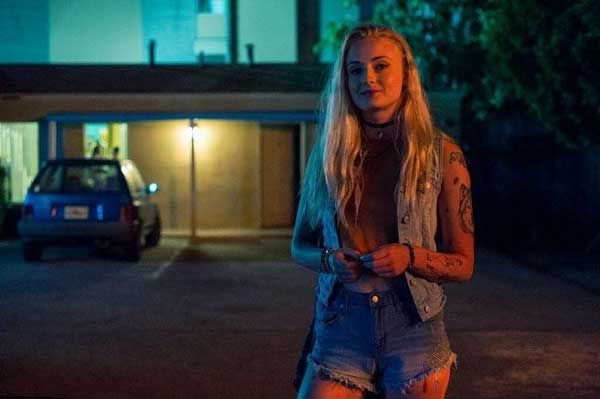 Kuzey'in ağırbaşlı Lady'sinden Güney'in asi kızına: Sophie Turner, yeni filmi için bambaşka biri oldu