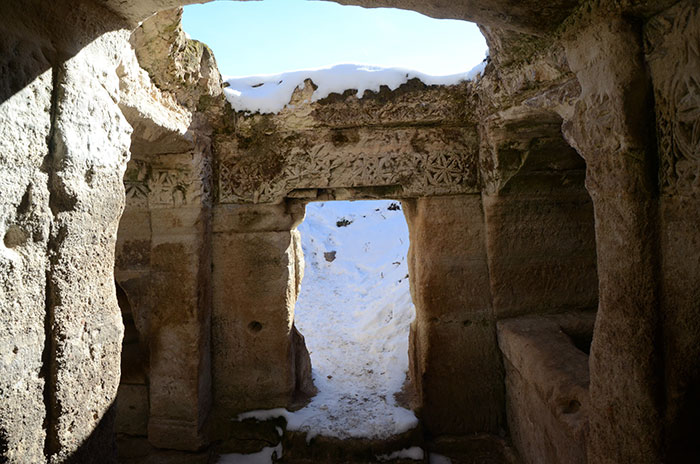 Eskişehir'in Han ilçesinde bulunan yeraltı şehrinin, Frig Vadisi'nde bulunan Yazılıkaya ile bağlantılı olduğu düşünülüyor.