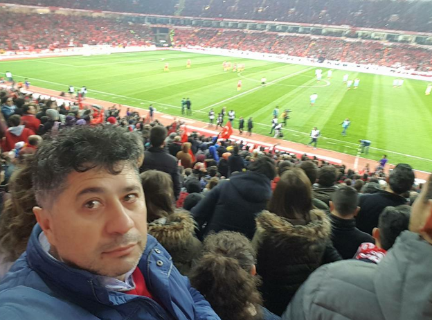 İlk kez milli maça ev sahipliği yapan Eskişehir’de tribünler gündem oldu. Taraflı tarafsız herkesin takdirini kazanan tribünler için Yıldız Tilbe “Tribünler başşımı döndürdü” dedi.