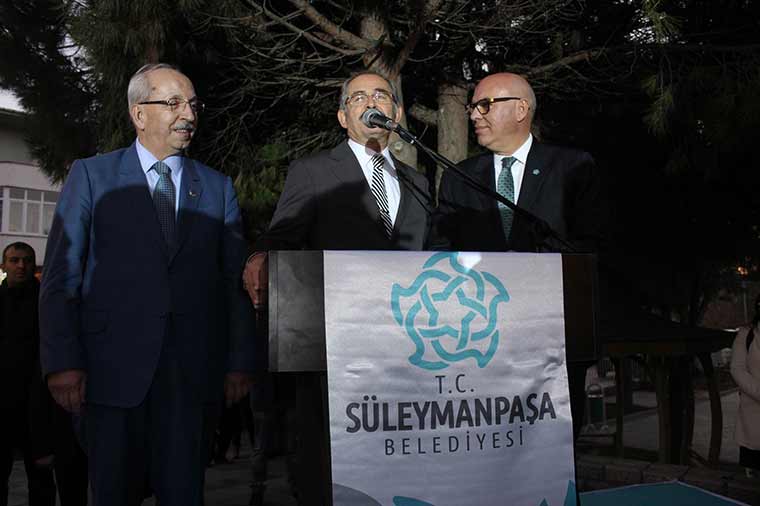 Süleymanpaşa Belediye Başkanı Ekrem Eşkinat’ın davetlisi olarak Tekirdağ’a gelen Eskişehir Büyükşehir Belediye Başkanı Yılmaz Büyükerşen, ‘Prof. Dr. Yılmaz Büyükerşen Caddesi’ ve ‘Ahmet Erensoy Gençlik Merkezi’nin açılışlarına katıldı. 