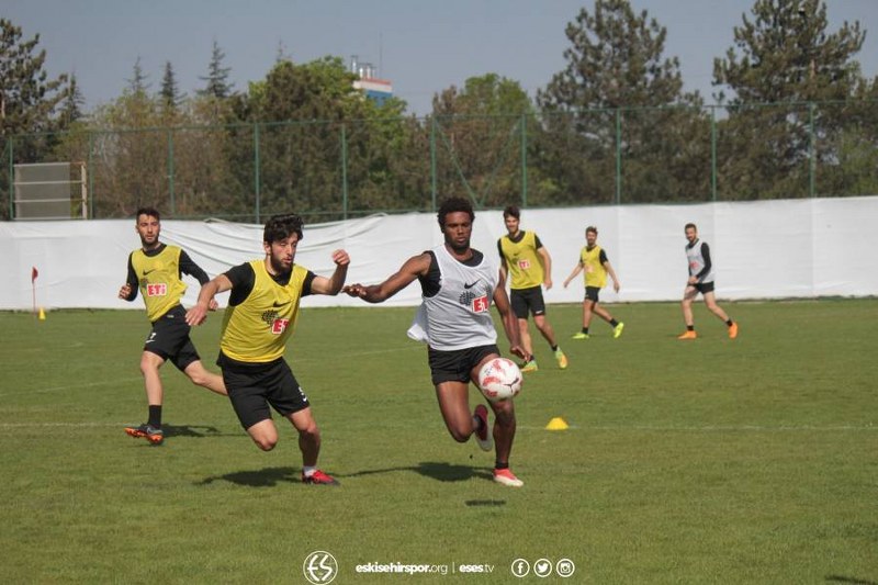 Eskişehirsporumuz, Spor Toto 1.Lig’in 32.haftasında deplasmanda karşılaşacağımız, Gaziantepspor maçı hazırlıklarına, bugün Vali Hanefi Demirkol tesislerimizde gerçekleşen antrenman ile devam etti.