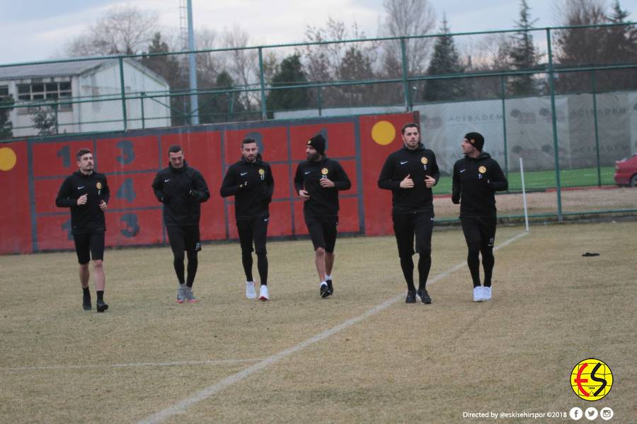 İstanbulspor yenilgisiyle başlayan süreçte yaşanılanların ardından futbolcuların da morallerinin bozuk olduğu gözlendi.