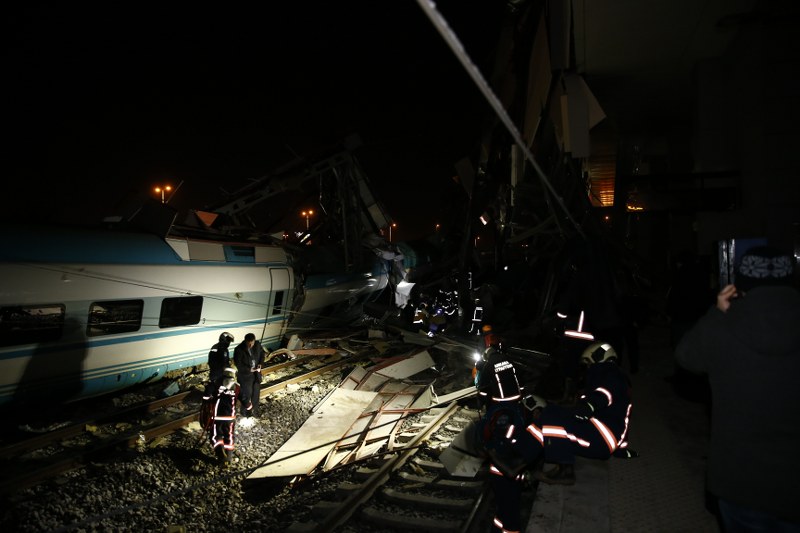 Ankara-Konya seferini yapan Yüksek Hızlı Tren'in Yenimahalle ilçesine bağlı Marşandiz istasyonunda banliyö treni ile çarpıştı. Kazada 4 yolcu hayatını kaybederken 43 yolcu yaralandı.
