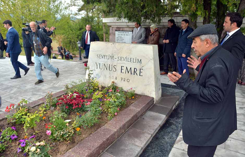 Milli Eğitim Bakanı Prof. Dr. Nabi Avcı, Eskişehir’de her yıl düzenlenen Yunus Emre’yi Anma Kültür ve Sanat Haftası kapsamındaki ‘Yunus Emre’nin Kabri’ni Ziyaret ve Anma Töreni’ne katıldı. 