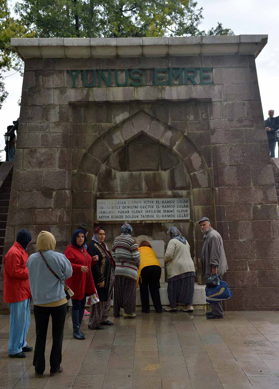 Milli Eğitim Bakanı Prof. Dr. Nabi Avcı, Eskişehir’de her yıl düzenlenen Yunus Emre’yi Anma Kültür ve Sanat Haftası kapsamındaki ‘Yunus Emre’nin Kabri’ni Ziyaret ve Anma Töreni’ne katıldı. 