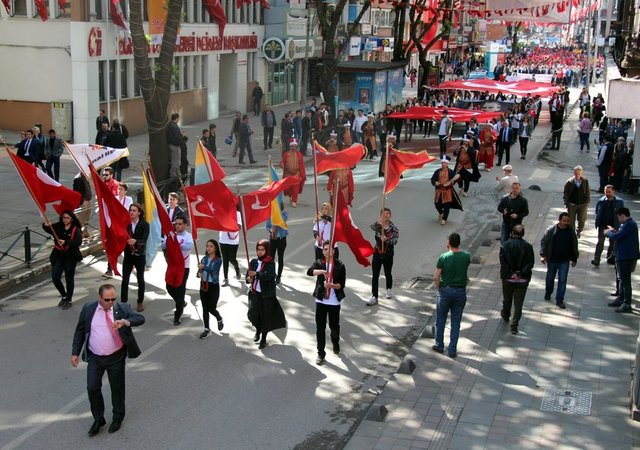 19 Mayıs Atatürk'ü Anma, Gençlik ve Spor Bayramı tüm yurtta coşkuyla kutlandı.