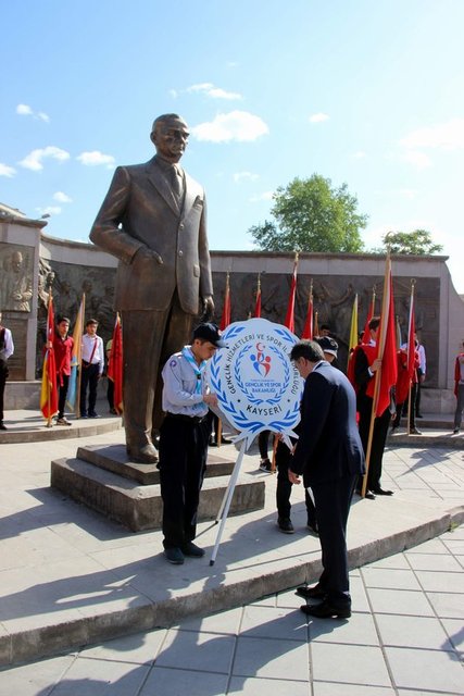 19 Mayıs Atatürk'ü Anma, Gençlik ve Spor Bayramı tüm yurtta coşkuyla kutlandı.