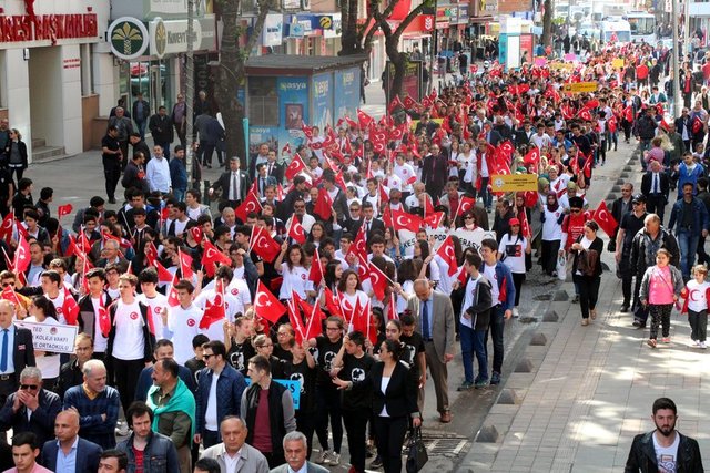 19 Mayıs Atatürk'ü Anma, Gençlik ve Spor Bayramı tüm yurtta coşkuyla kutlandı.