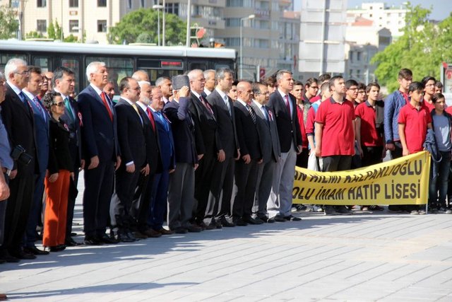 19 Mayıs Atatürk'ü Anma, Gençlik ve Spor Bayramı tüm yurtta coşkuyla kutlandı.