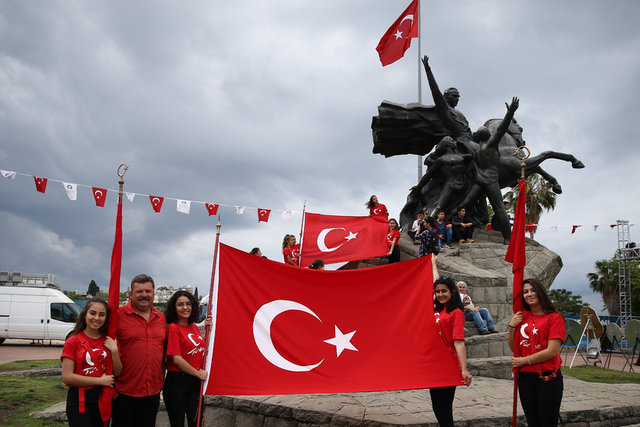 19 Mayıs Atatürk'ü Anma, Gençlik ve Spor Bayramı tüm yurtta coşkuyla kutlandı.