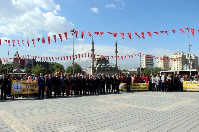 19 Mayıs Atatürk'ü Anma, Gençlik ve Spor Bayramı tüm yurtta coşkuyla kutlandı.