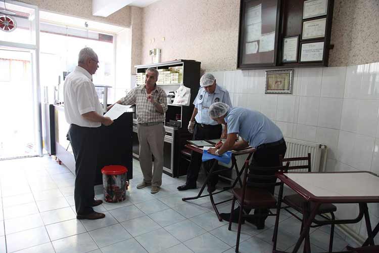 Odunpazarı Belediyesi Zabıta Müdürlüğü ekipleri, Ramazan Bayramı öncesi tatlı üretimi ve satışı yapılan iş yerlerini denetledi. 