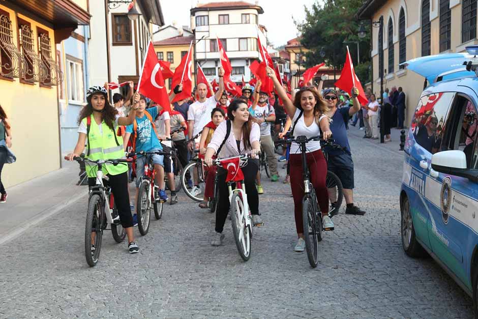 Odunpazarı Belediyesi, Odunpazarı Kent Konseyi Bisiklet Çalışma Grubu ve Bisiklet Durağı Spor Meclisi 30 Ağustos Zafer Bayramı nedeniyle Bisiklet Turu gerçekleştirdi.