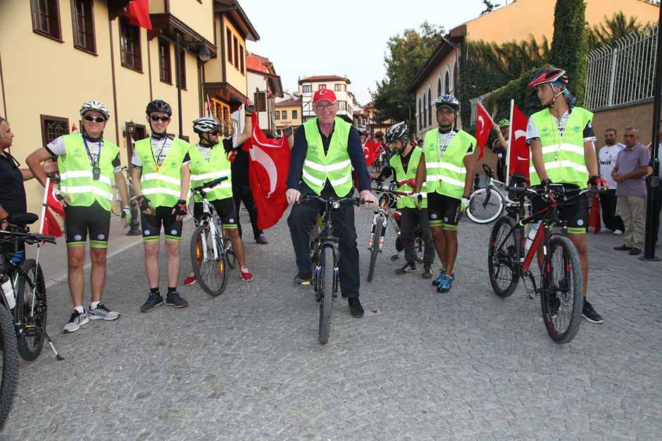 Odunpazarı Belediyesi, Odunpazarı Kent Konseyi Bisiklet Çalışma Grubu ve Bisiklet Durağı Spor Meclisi 30 Ağustos Zafer Bayramı nedeniyle Bisiklet Turu gerçekleştirdi.