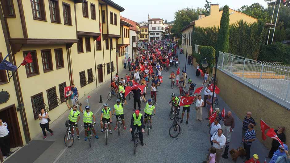 Odunpazarı Belediyesi, Odunpazarı Kent Konseyi Bisiklet Çalışma Grubu ve Bisiklet Durağı Spor Meclisi 30 Ağustos Zafer Bayramı nedeniyle Bisiklet Turu gerçekleştirdi.