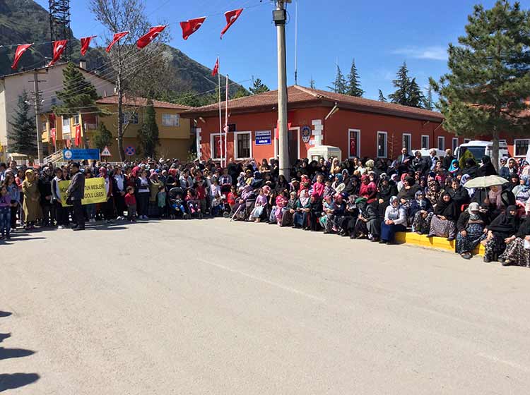 2.İnönü Zaferi'nin 95.yıldönümü İnönü ilçesinde yapılan törenlerle kutlandı. Törende teröre karşı birlik ve kararlılık vurgusu yapıldı.