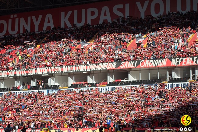 Eskişehirspor, Erzurumspor'u 3-1'lik sonuçla mağlup ederek 3 puanı hanesine yazdırdı. İşte güzel zaferin Eskişehirspor'un resmi sitesine yansıyan fotoğraflarından sizler için seçtiklerimiz...
