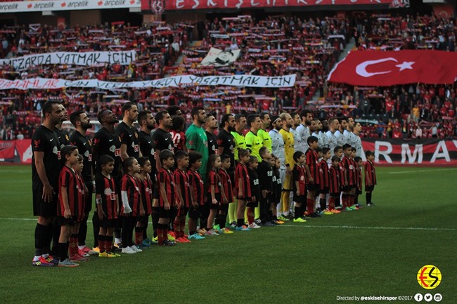 Eskişehirspor, Erzurumspor'u 3-1'lik sonuçla mağlup ederek 3 puanı hanesine yazdırdı. İşte güzel zaferin Eskişehirspor'un resmi sitesine yansıyan fotoğraflarından sizler için seçtiklerimiz...
